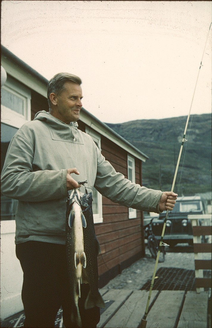 Narsarsuaq-billeder/Flyvelederen%20har%20fanget%20fisk.jpg