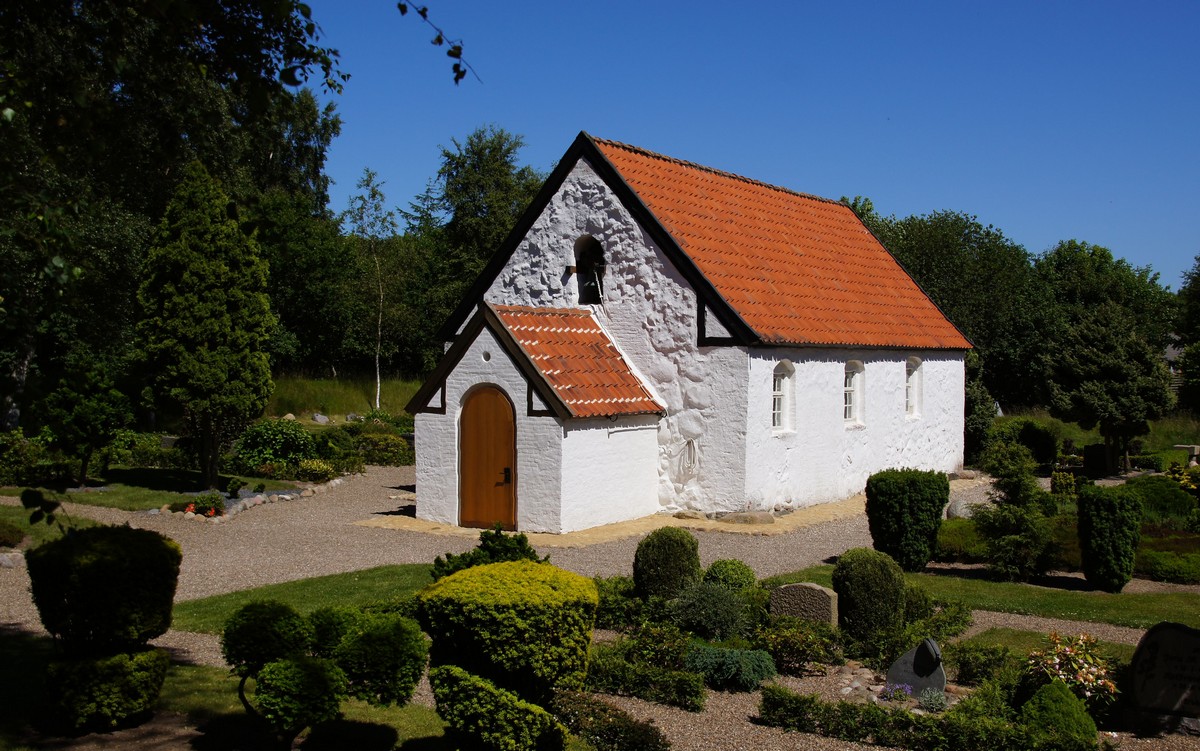 Ven%F8%20Kirke%20ext.%20efter%20restaureing%20i%202016%20korr-1%20DSC01732.jpg